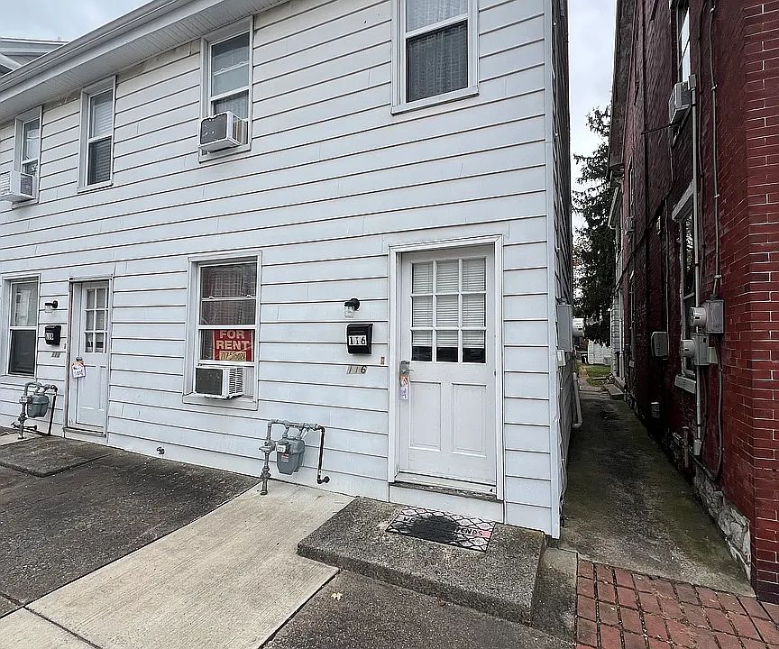 1st image of 116 E Main St