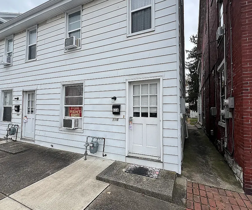 116 E Main St