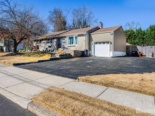 429 Adirondack Ave, Spotswood, NJ 08884