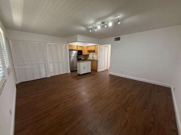 4050 NE 12th Ter APT 6-1