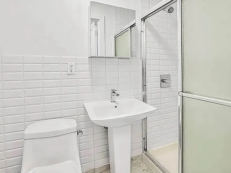 640 10th Ave #3S — Photo 2