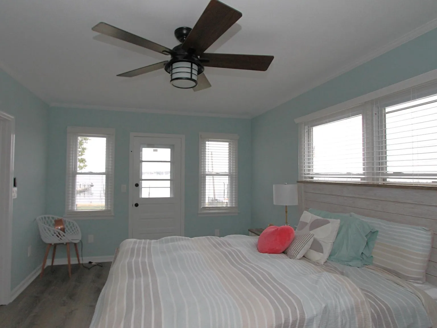 3 bed, 1.5 bath, 1800 sqft, $3,245 — Photo 4