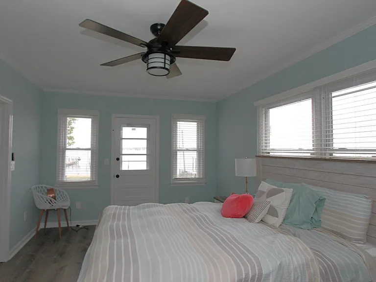 Bedroom 2 with Queen