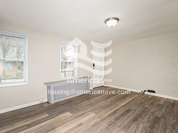 1334659_002_living_room_13645431.jpg