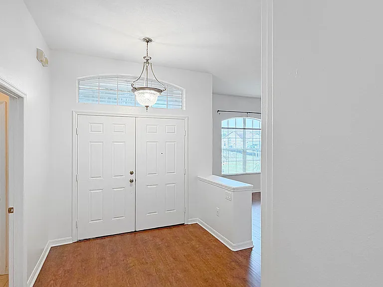 467 Sauders Rd SE — Photo 6