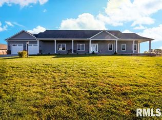 2 Briarwood Ln, Metamora, IL 61548