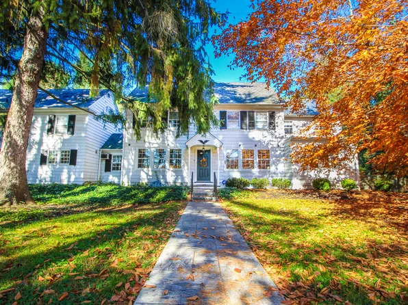 505 E Macada Rd, Bethlehem, PA 18017