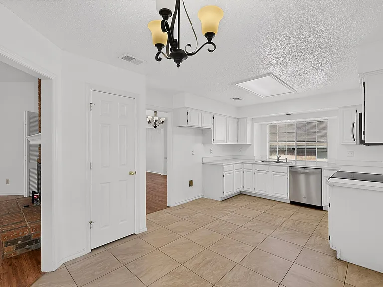 1426 Mapleview Dr — Photo 14
