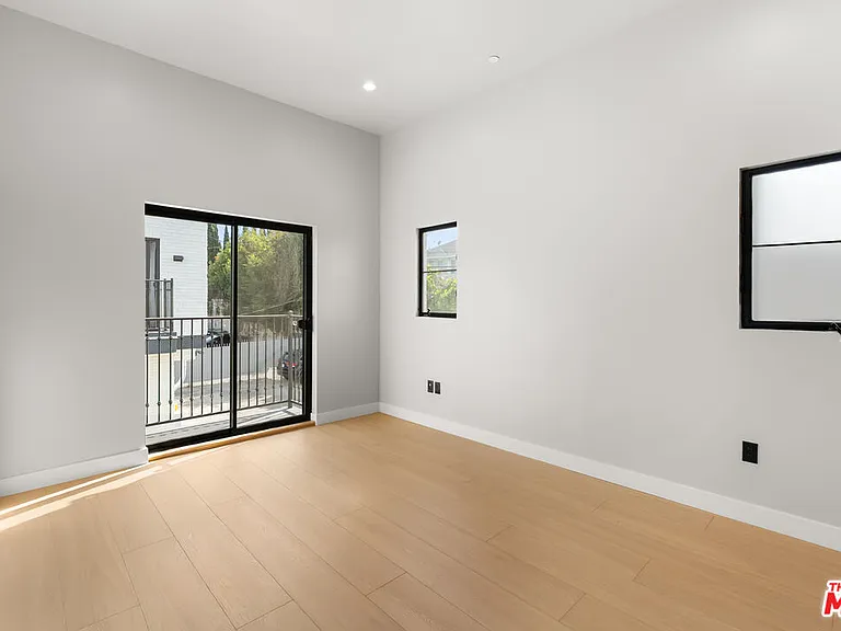 1249 S Plymouth Blvd — Photo 9