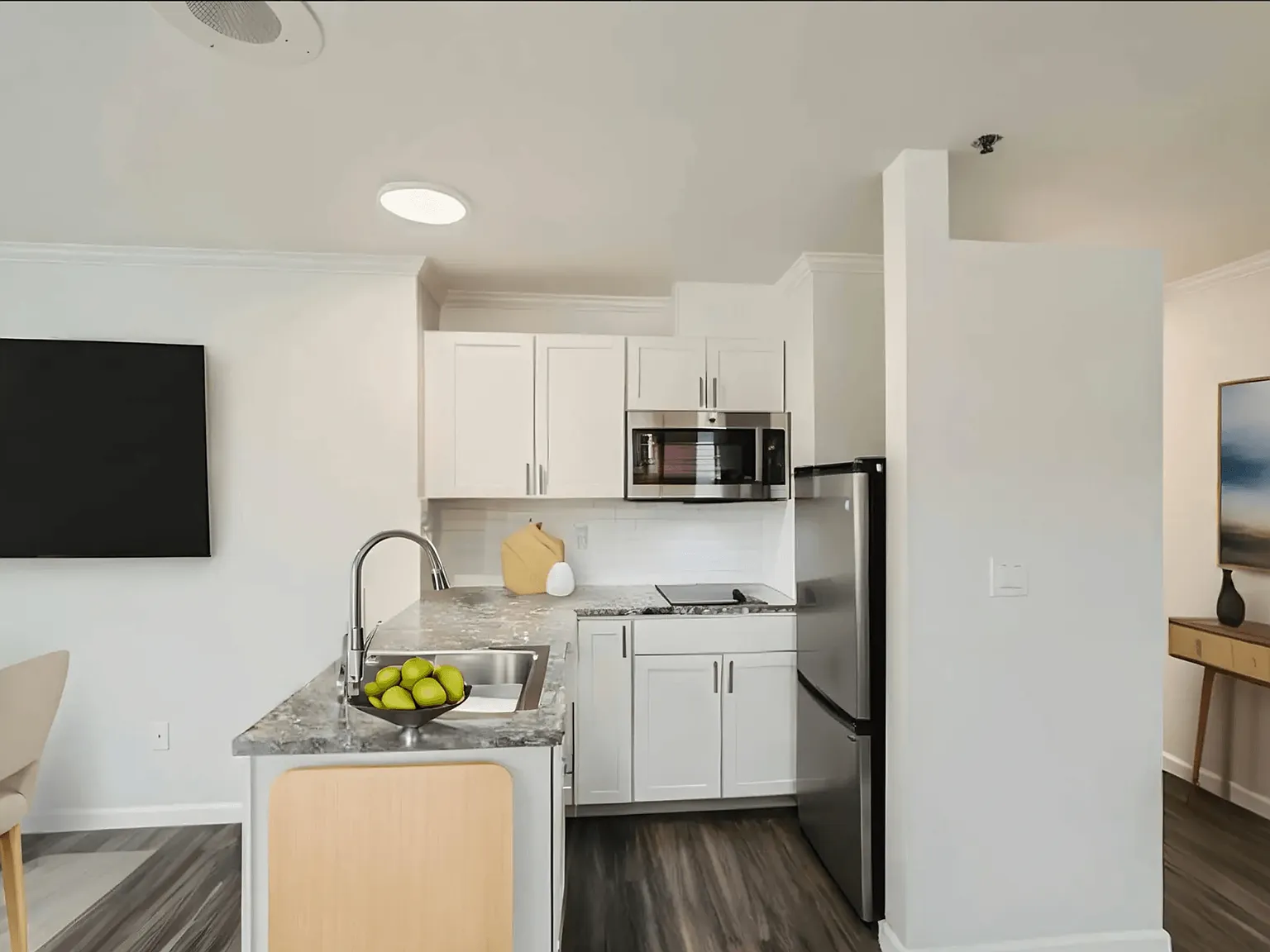 Liam Apartments — Photo 4