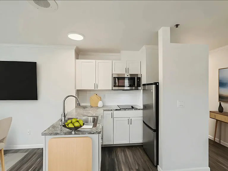 Liam Apartments — Photo 4