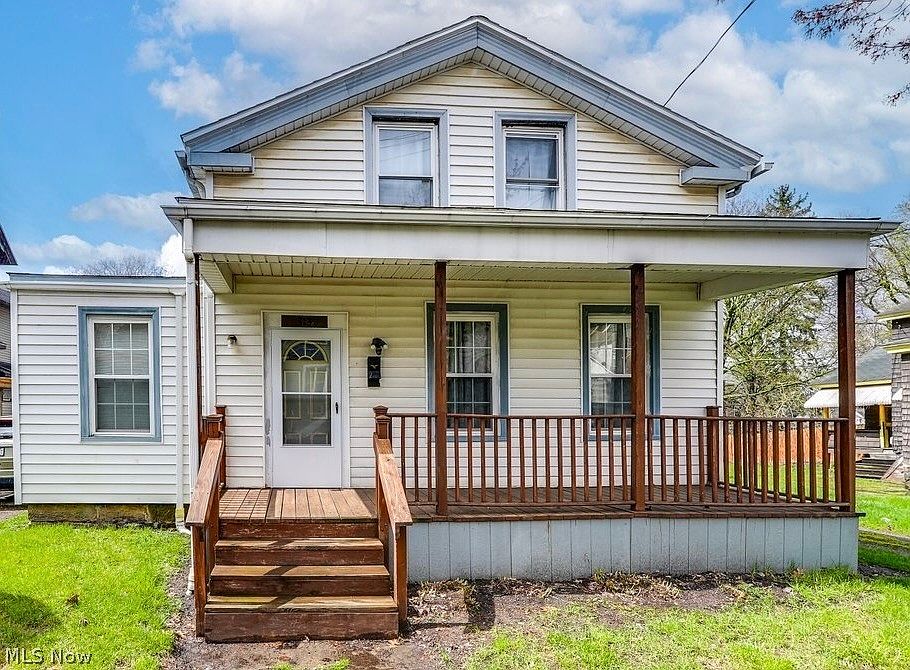 1st image of 313 2nd St NE