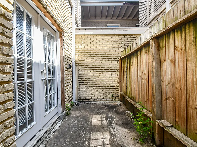 7637 Harwin — Photo 21