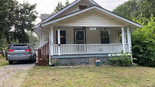 1227 SW Medford Ave Photo 1