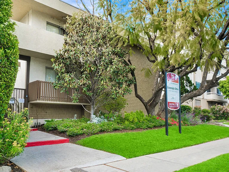 13157 Riverside Dr — Photo 30