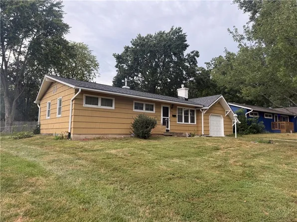 7202 Larsen St, Shawnee, KS 66203