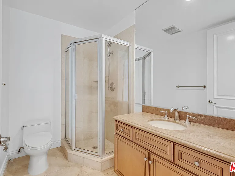 132 S Maple Dr #201 — Photo 11