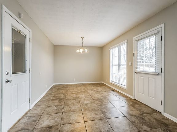 5th image of 90 Hillwood Dr