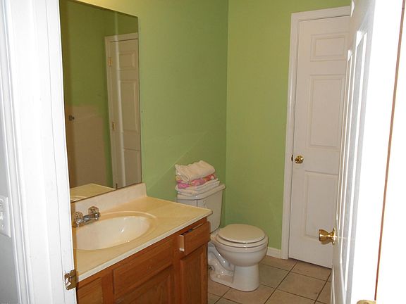 3rd image of 1017-1019 Amanda Dr