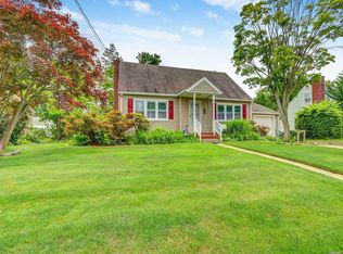 717 11th St, West Babylon, NY 11704