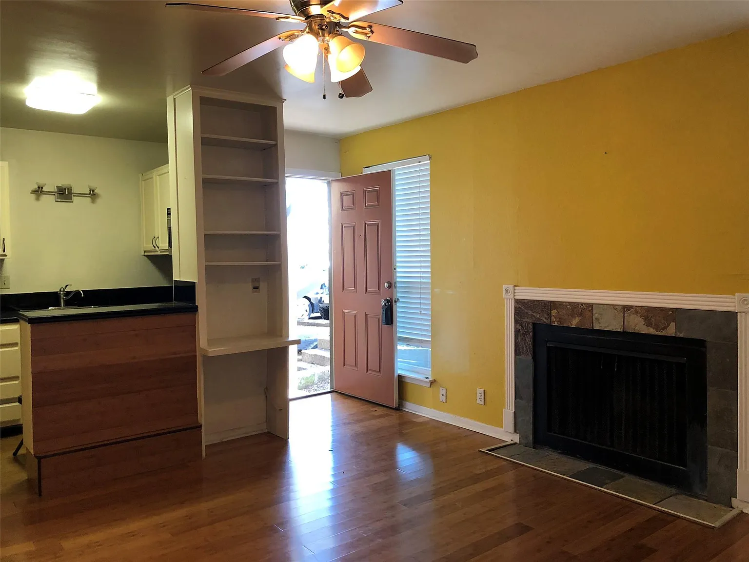1 bed, 1.0 bath, 376 sqft, $950 — Photo 4