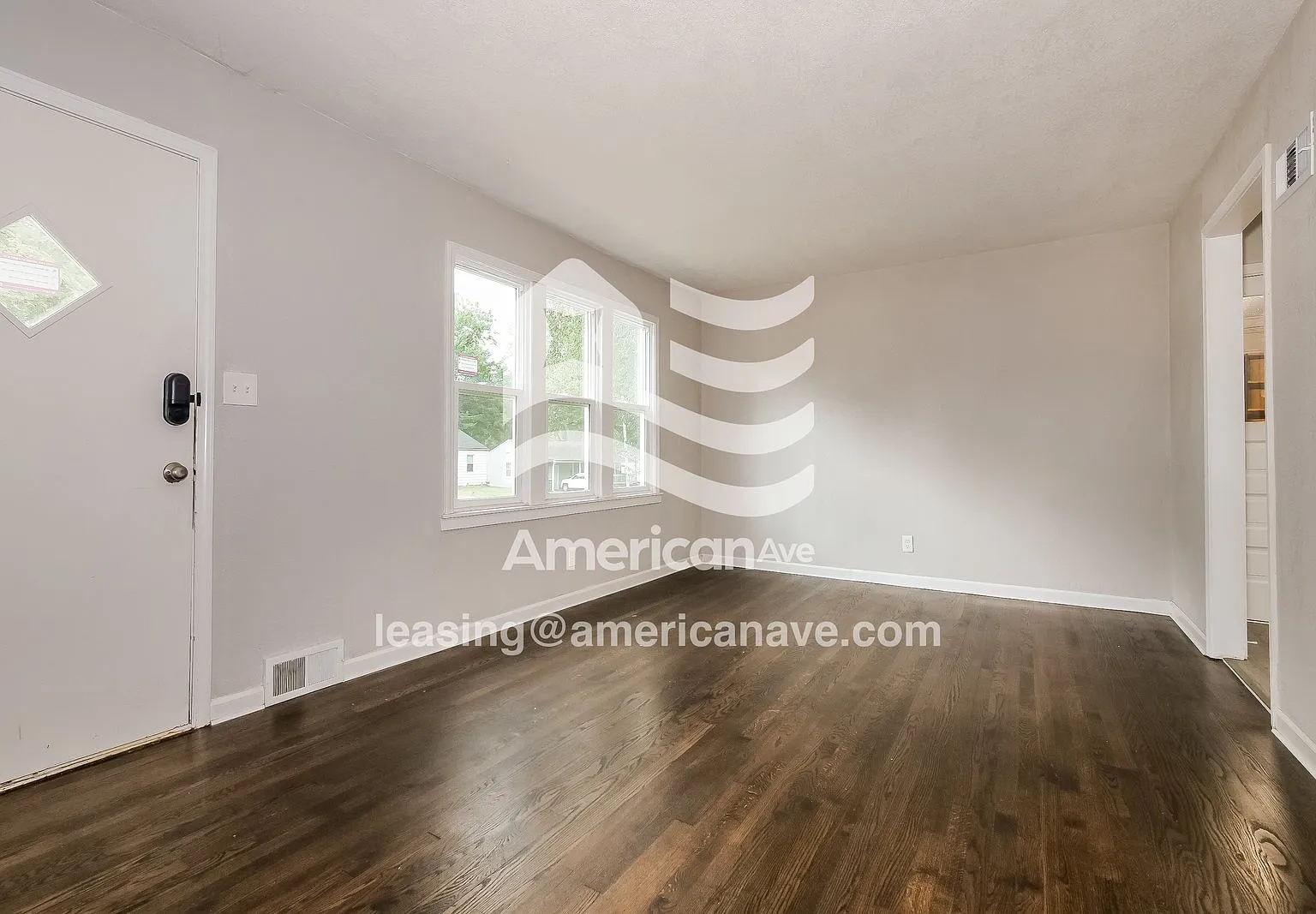 3 bed, 1.0 bath, 912 sqft, $1,825 — Photo 3