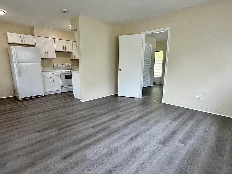 417 SE 12th Ct #8 — Photo 2