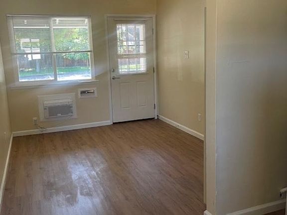 5th image of 423 5th St APT 3