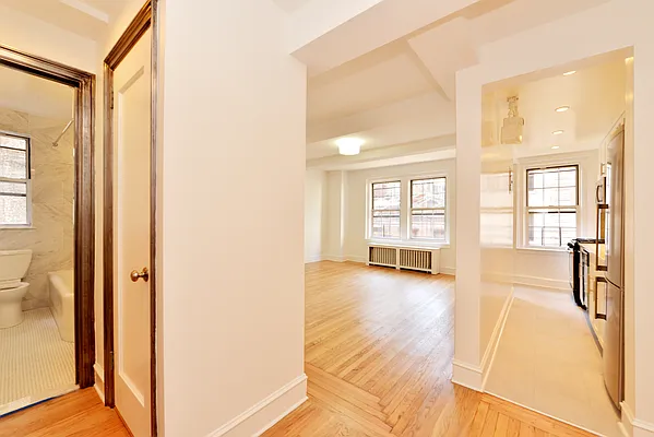 Rented by Buchbinder & Warren | media 16