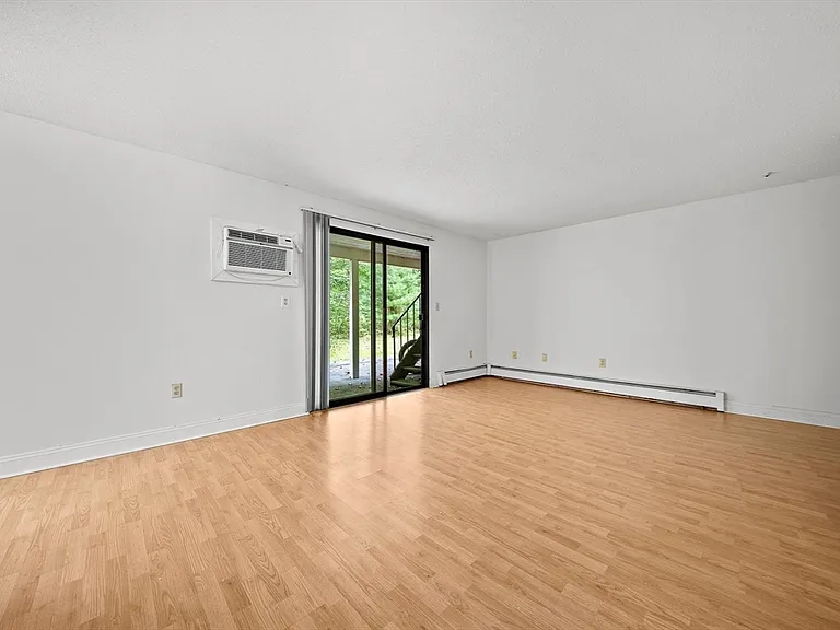 1810 Skyline Dr — Photo 3