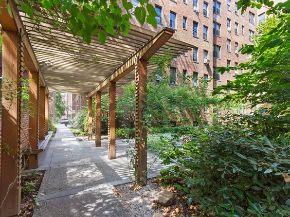 83-10 35th Avenue image 8 of 9