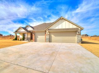 9533 Morgan Crossing Dr, Yukon, OK 73099