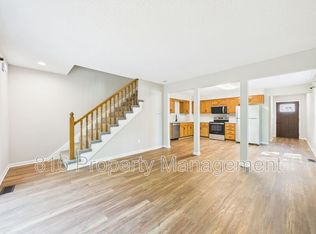 6900 Orchard St, Pleasant Valley, MO 64068