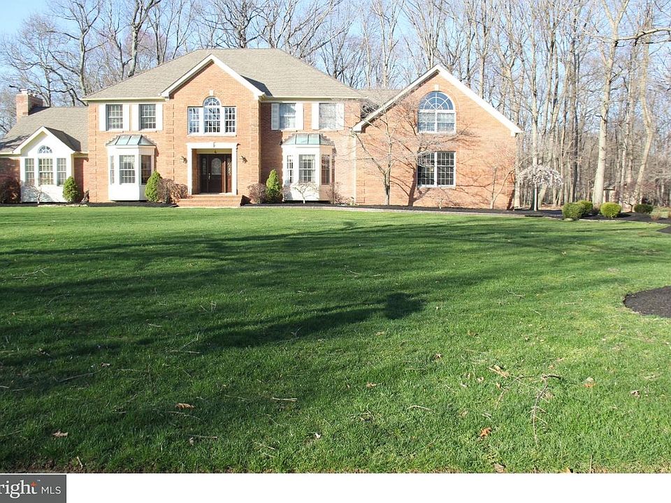 1st image of 4 Lucas Ln