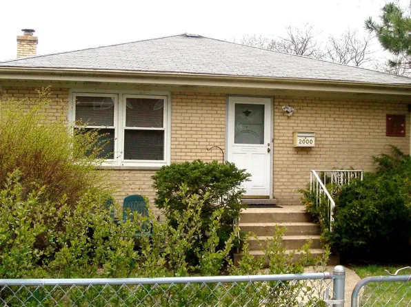 2000 W Lunt Ave, Chicago, IL 60645