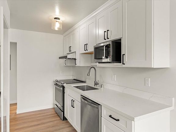 5th image of 1339 Park Dr APT 7