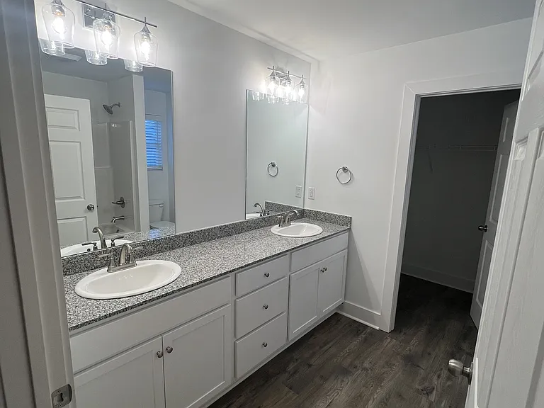 535 S Forest Ave — Photo 13