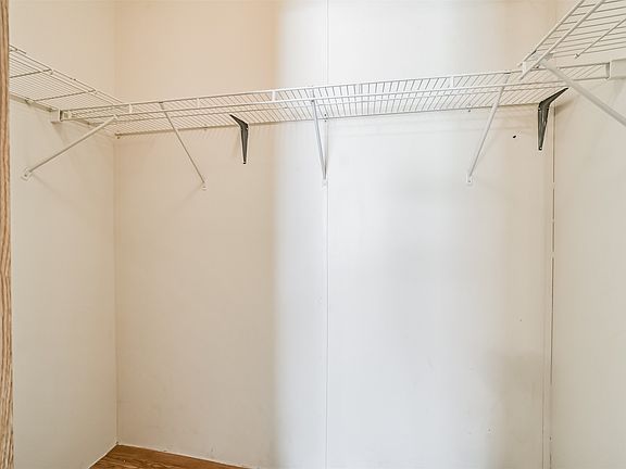 5th image of 33205 Wedgewood Dr #33205
