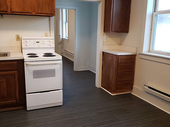 3rd image of 158 1/2 Ann St APT 3