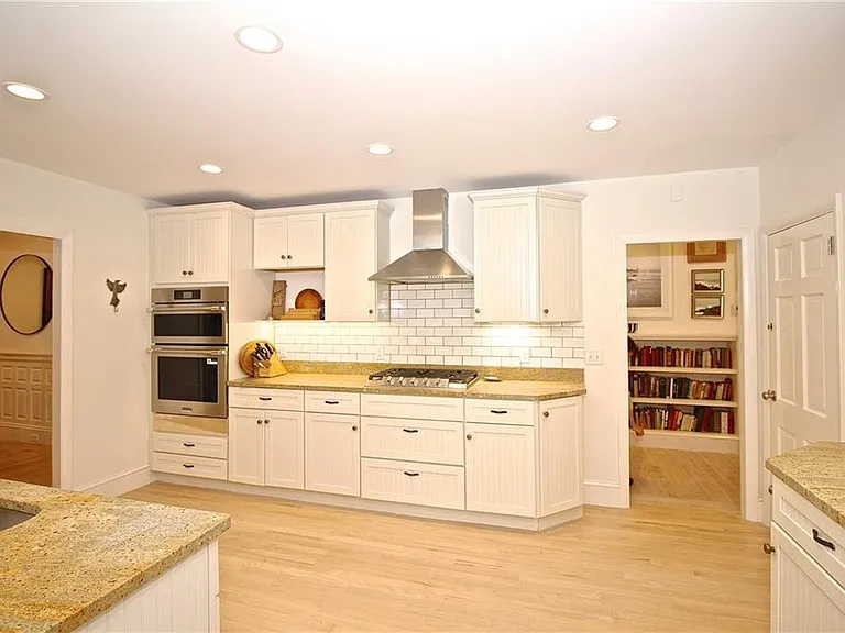 215 Coggeshall Ave — Photo 17