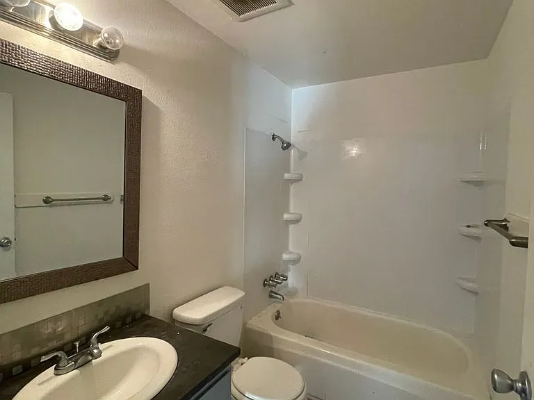 Dry Creek Apartments — Photo 19