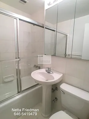 Rented by Manhattan Connection | media 13