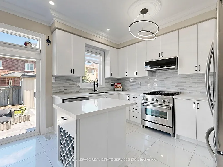 1158 Atkins Dr — Photo 6