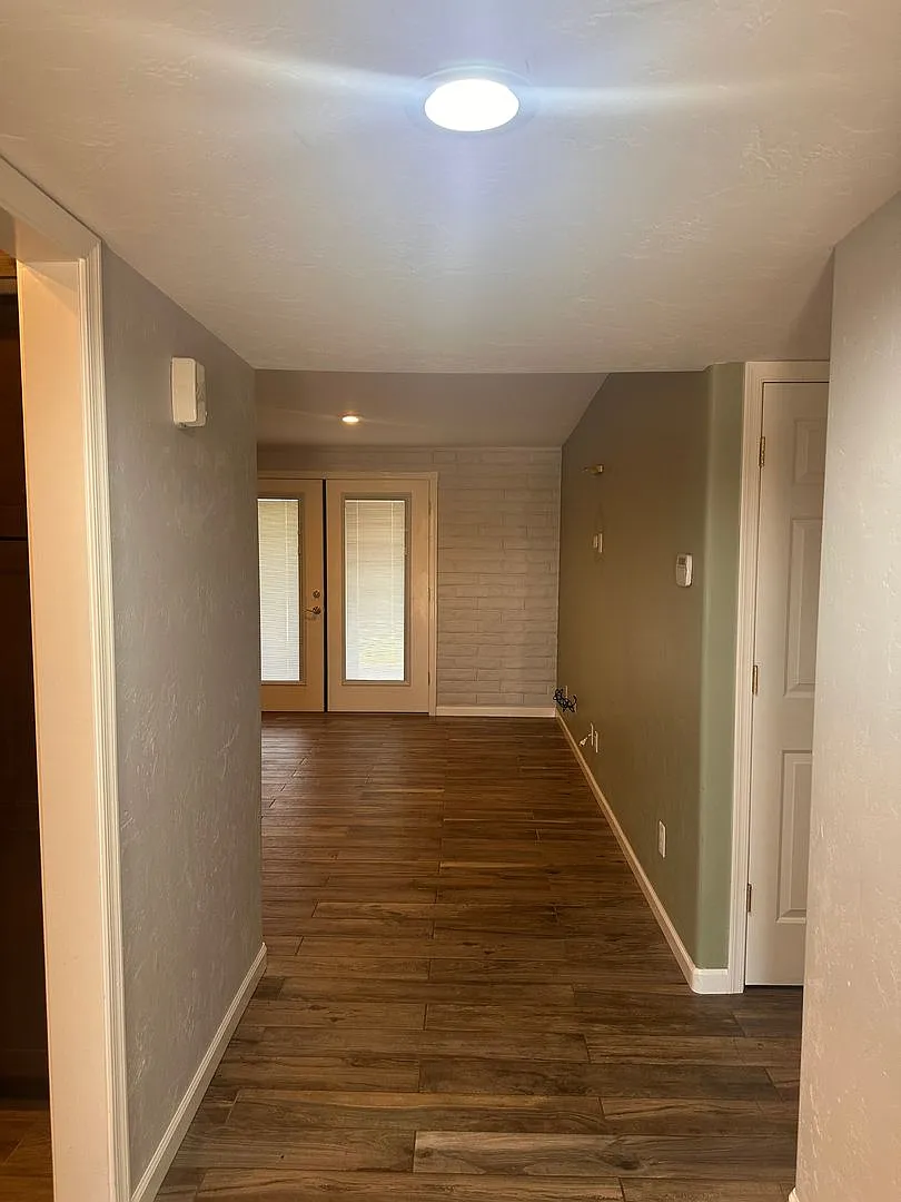 Beautiful and Pristine Condition - 3 bed 2 Bath - Close to Davis Monthan Air Force Base — Photo 2
