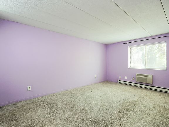 4th image of 85 Commons Dr Unit 212