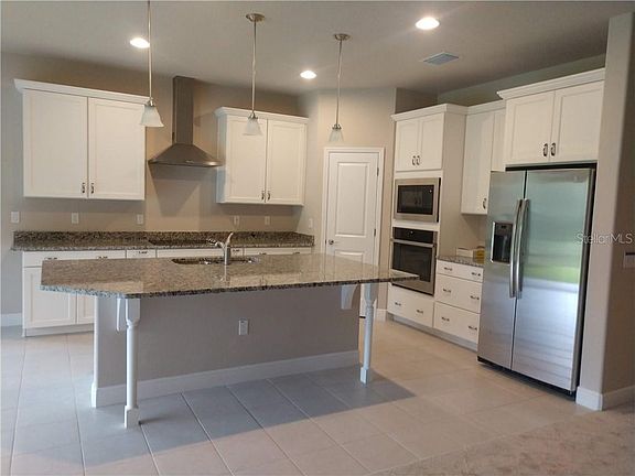 3rd image of 7103 Park Tree Dr