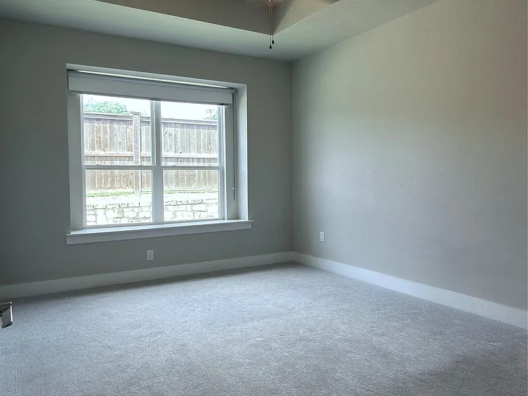 11216 Gadsen Ln — Photo 17
