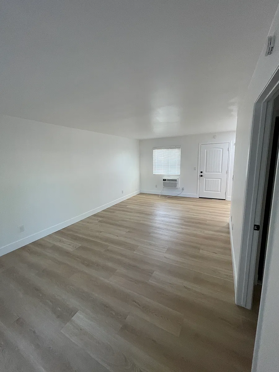 Building Photo - 2340 N Grand Ave #11