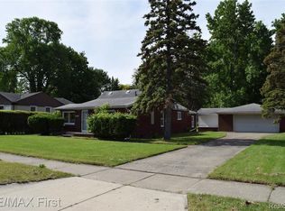 22312 Martin Rd, Saint Clair Shores, MI 48081