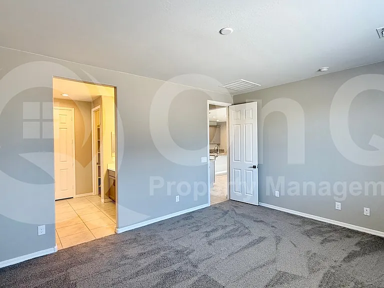 15711 W Monroe St — Photo 14